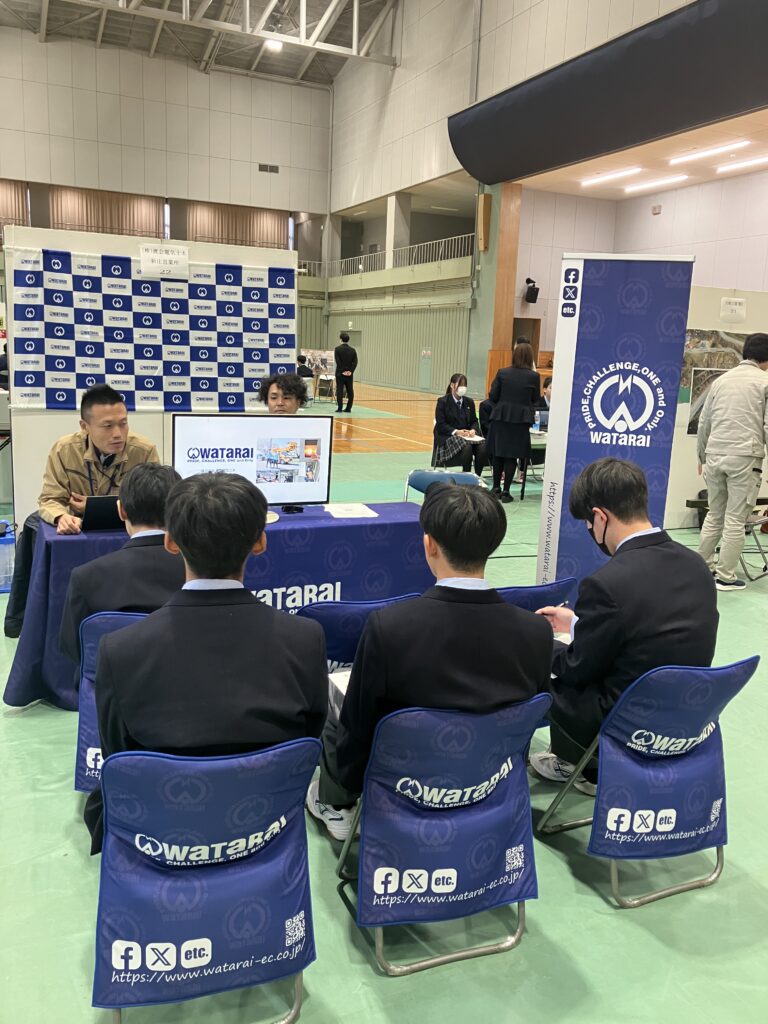 企業説明を聞いている様子