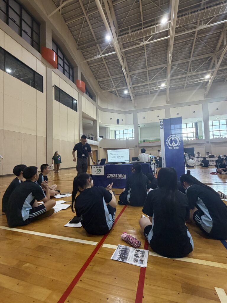 企業説明を受けている様子